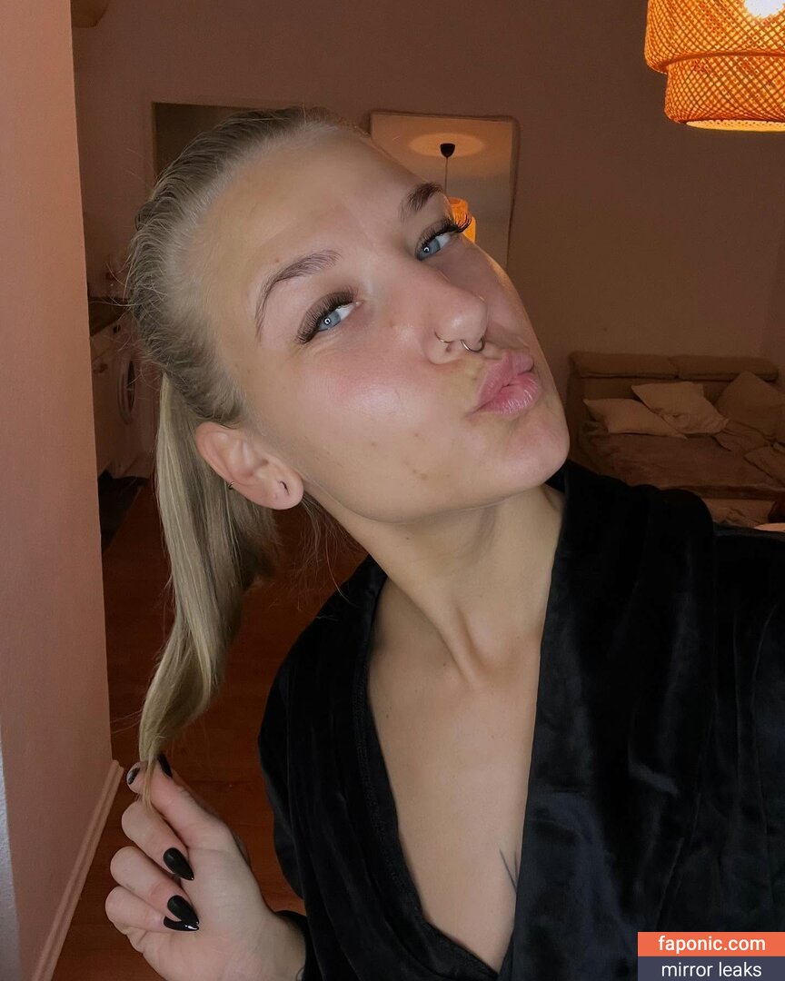 Ava Miller leaked nude image 1