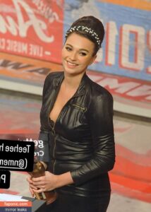 Gizzi Erskine leaked nude image 1