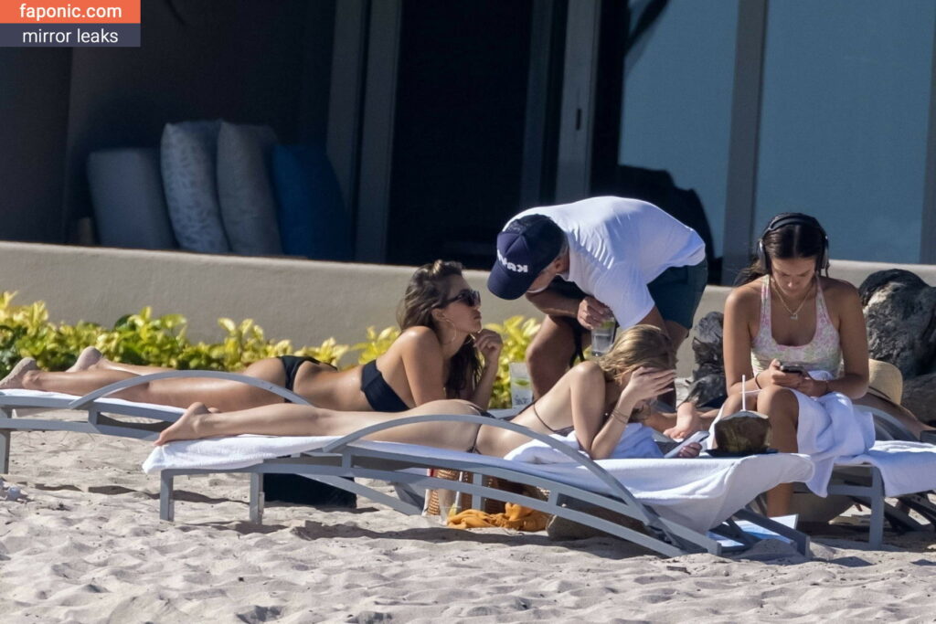 Jessica Alba leaked nude picture 4700