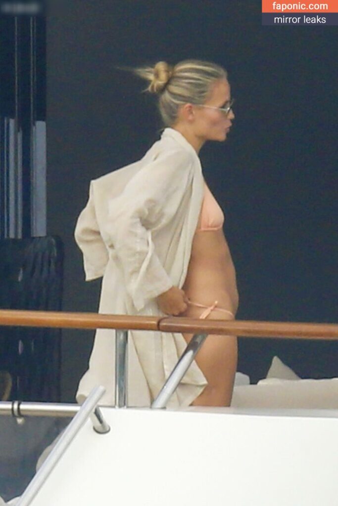 Natasha Poly leaked nude photo 1