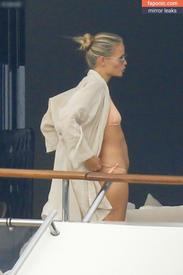 Natasha Poly leaked nude picture 1