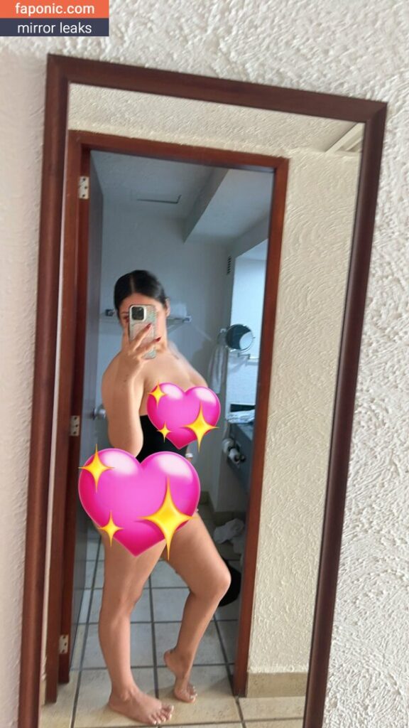 Julissaomg / omgjulissa leaked nude image 1