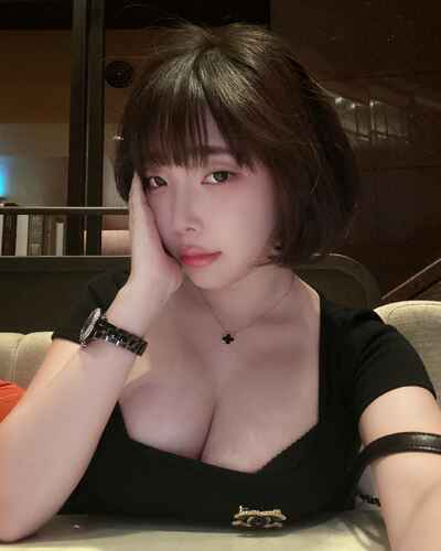 Ashley Johnson / @ashleyj / OnlyFans Nude Leaked Photo #30.