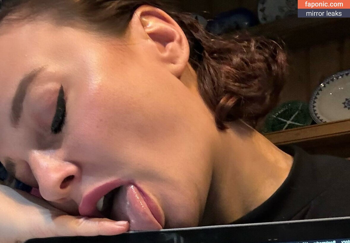 gizzi-erskine Nude Leaked OnlyFans Photo Picture