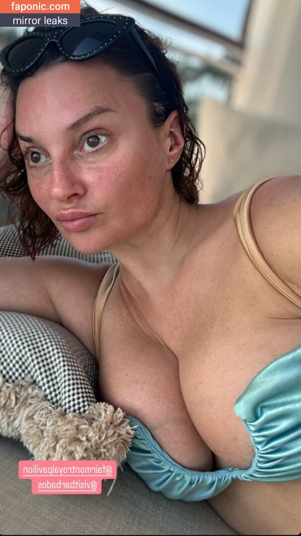 gizzi-erskine Nude Leaked OnlyFans Photo Picture