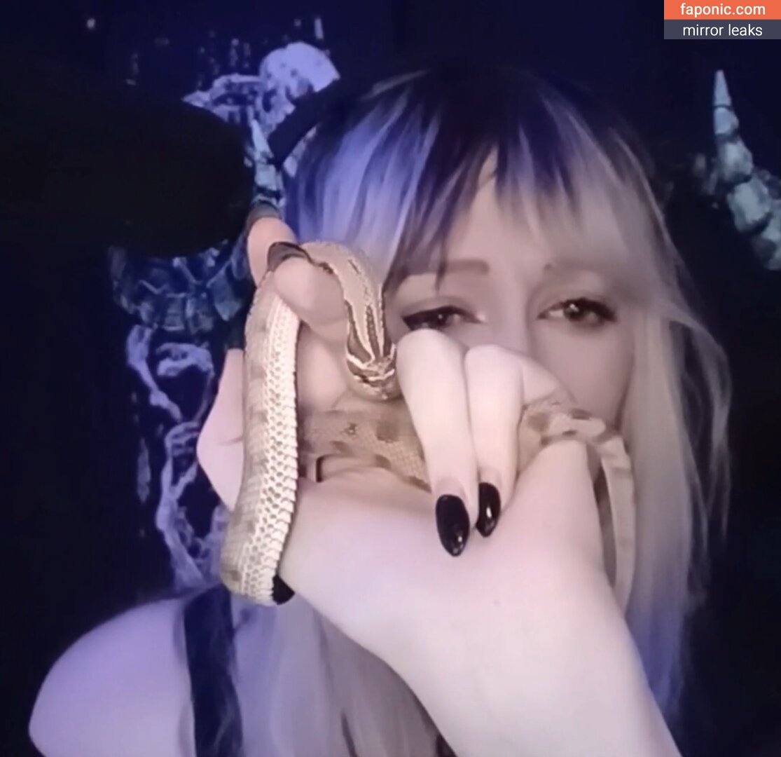 juniper-actias Nude Leaked OnlyFans Photo Picture