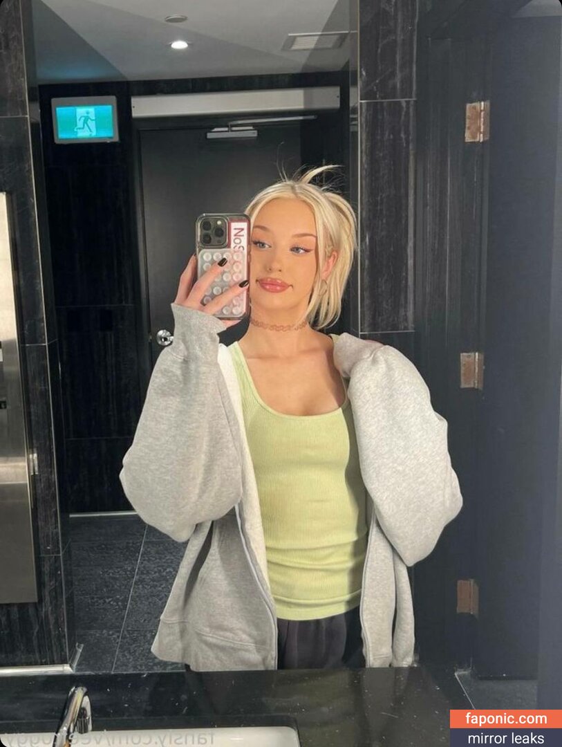 Vee Froggy / veefroggy / OnlyFans leaked nude photo