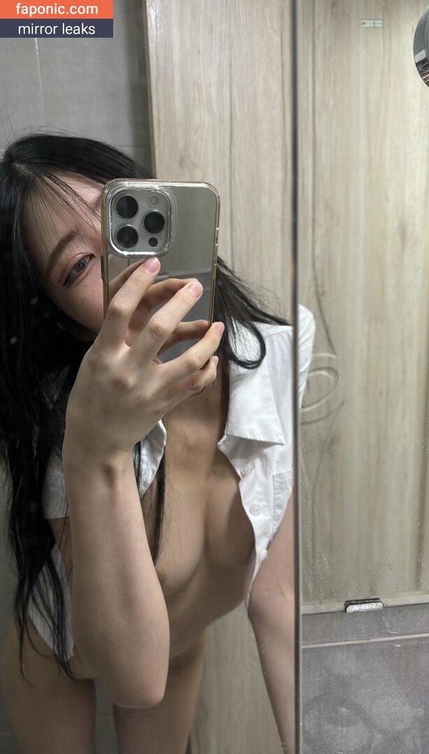 Sarah Jones / @sarahjones123 / OnlyFans leaked nude picture
