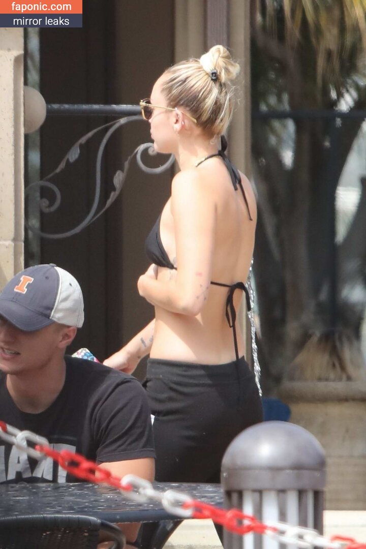 Miley Cyrus / mileycyrus / OnlyFans leaked nude picture