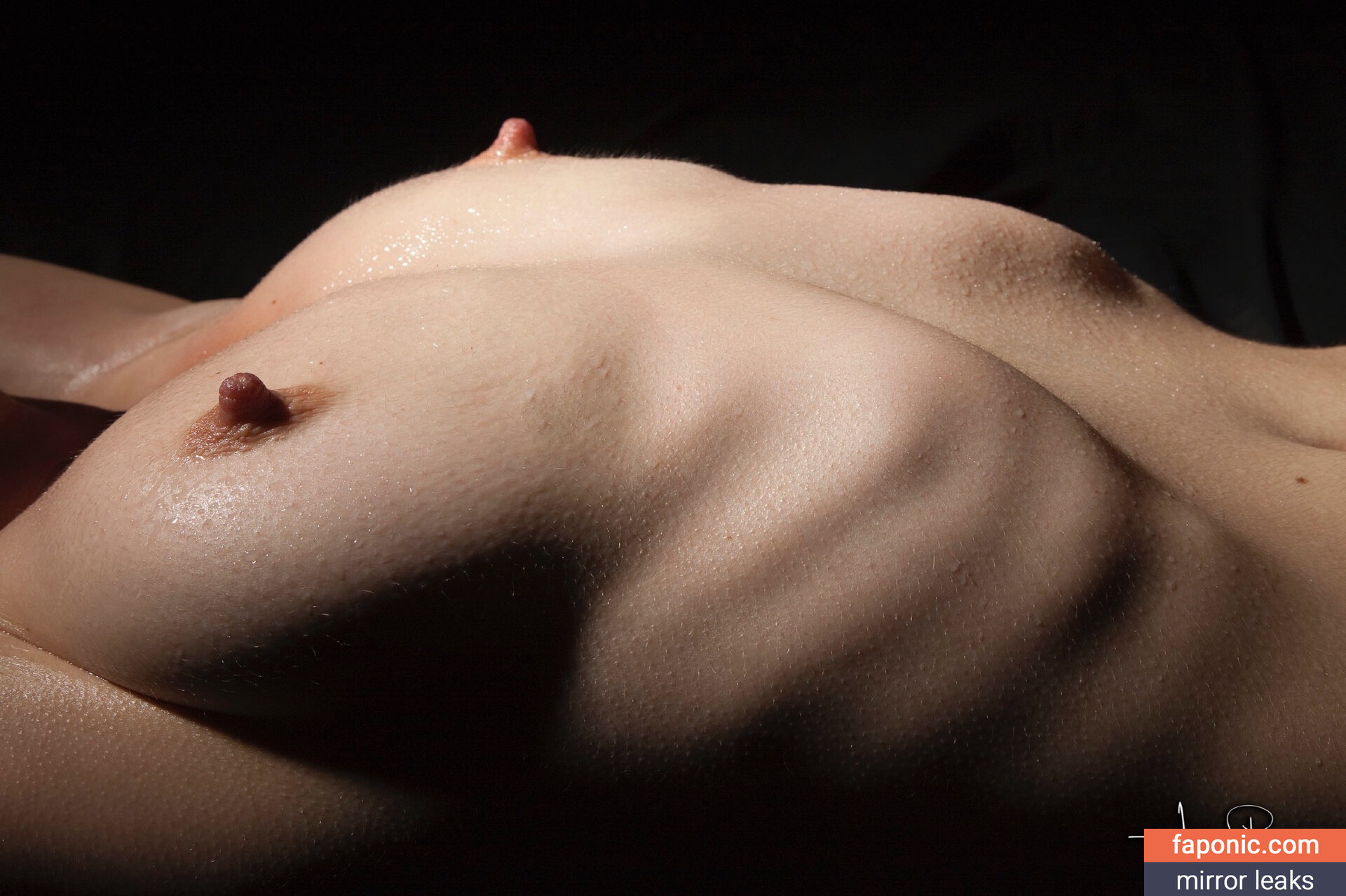 Sarah Ellis nude leaks Photo #6