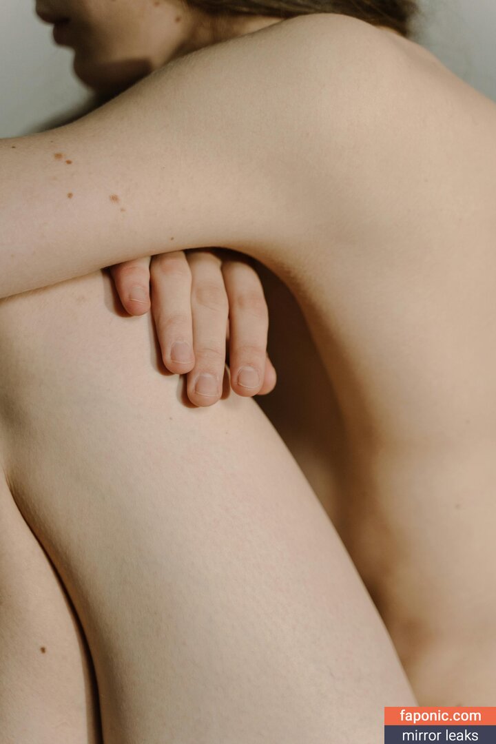 Lindsay Brewer nude leaks Photo #4