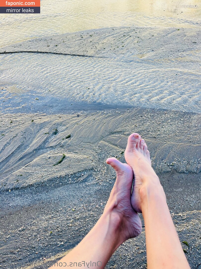 smallfeetpics nude leaks Photo #5