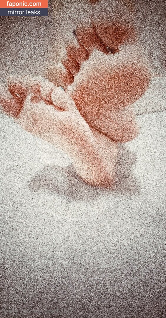 ari_sfeet / feetswet01