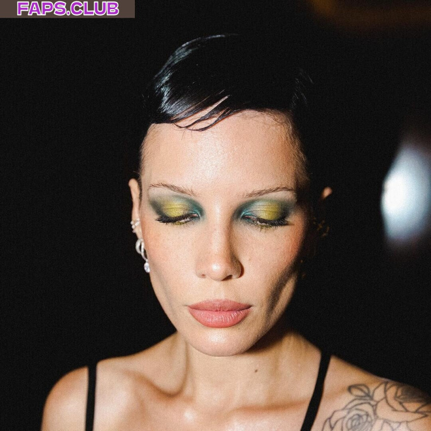 Halsey nude leaks Photo #4