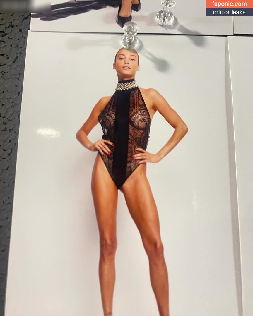 Rose Bertram nude leaks Photo #3