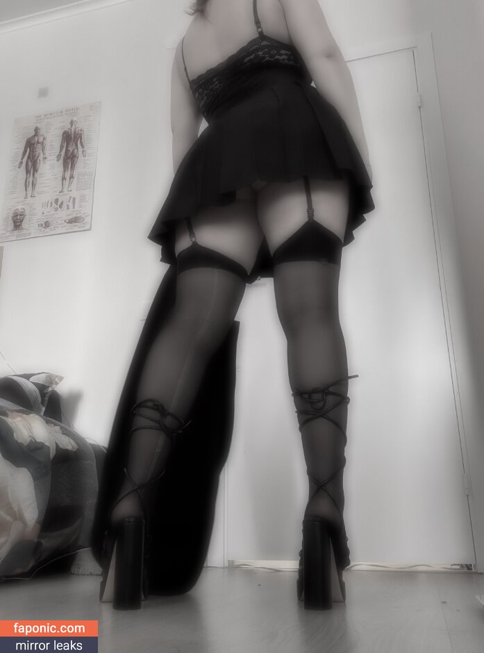 R1nari nude leaks Photo #17