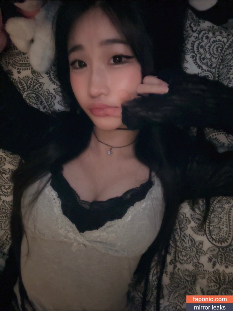 y3miku nude leaks Photo #3