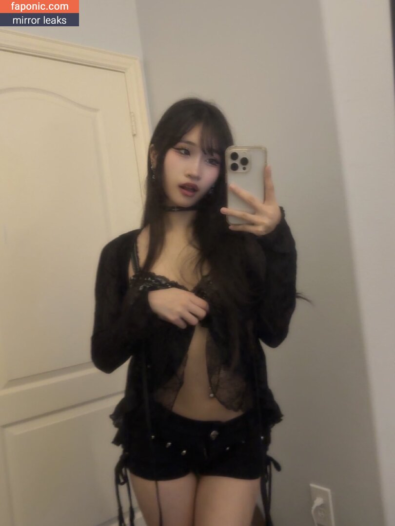 y3miku nude leaks Photo #7