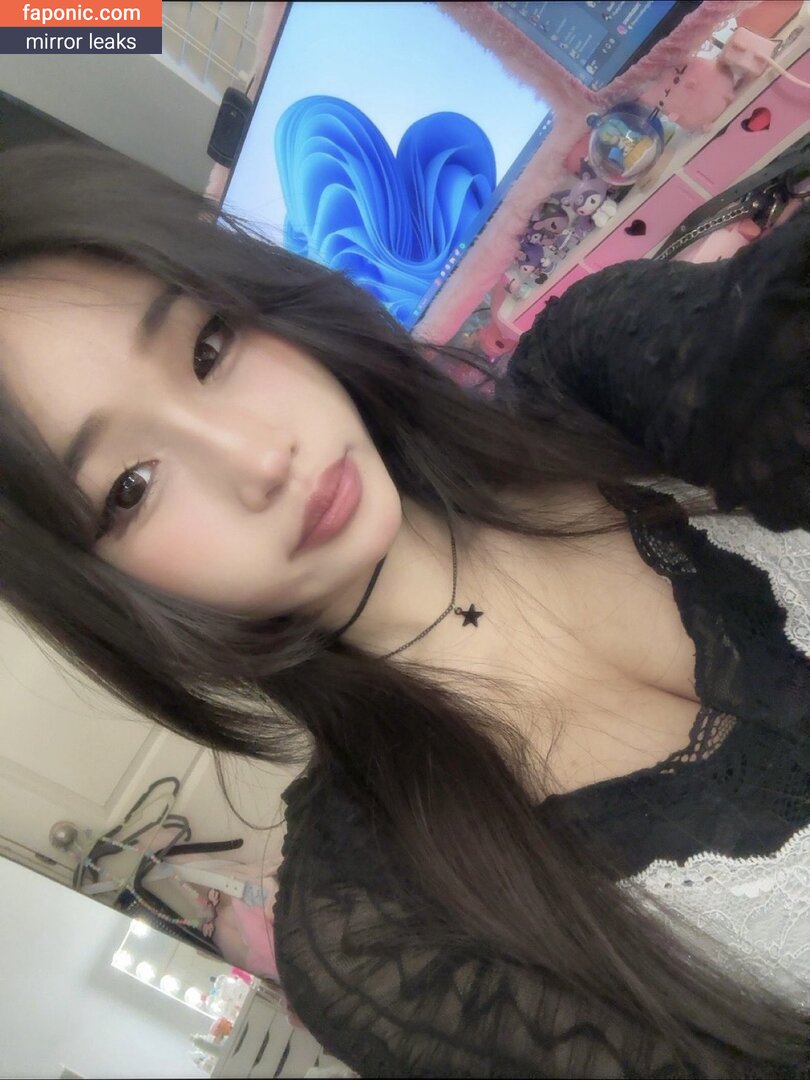 y3miku nude leaks Photo #15
