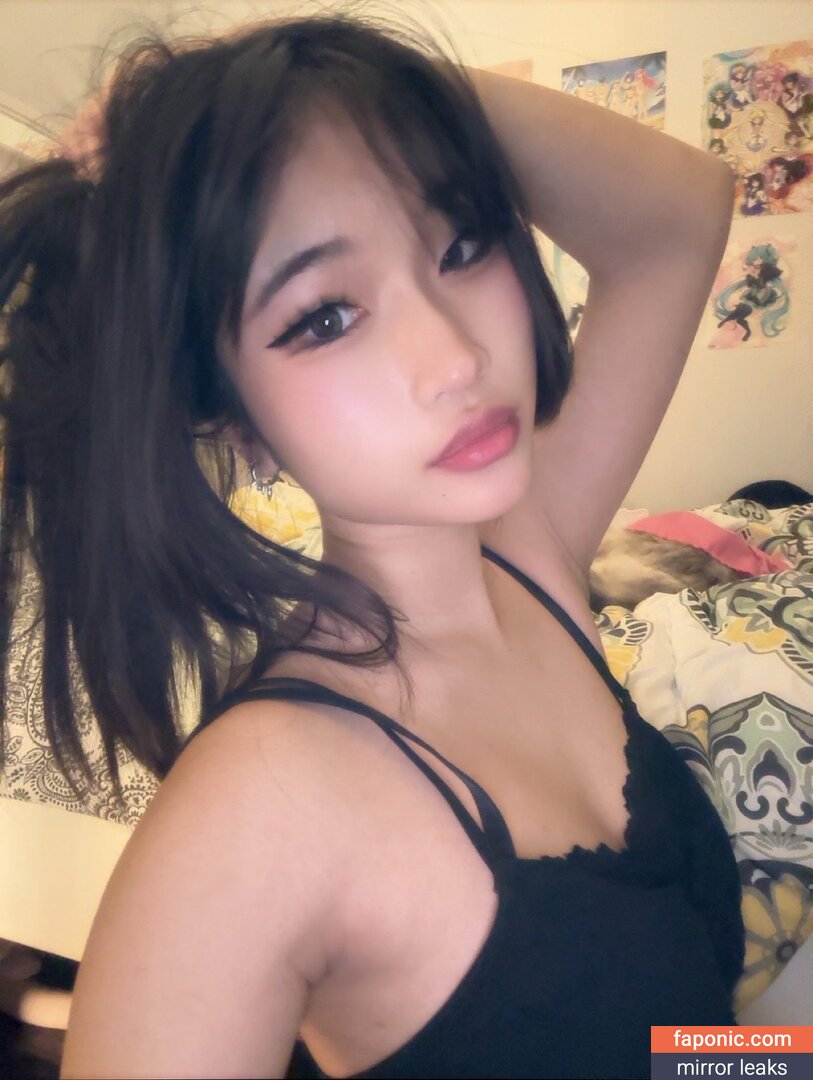 y3miku nude leaks Photo #16