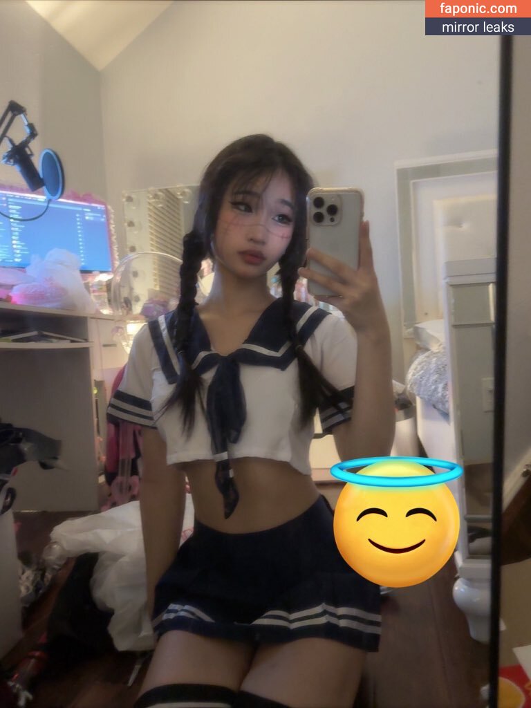 y3miku nude leaks Photo #17
