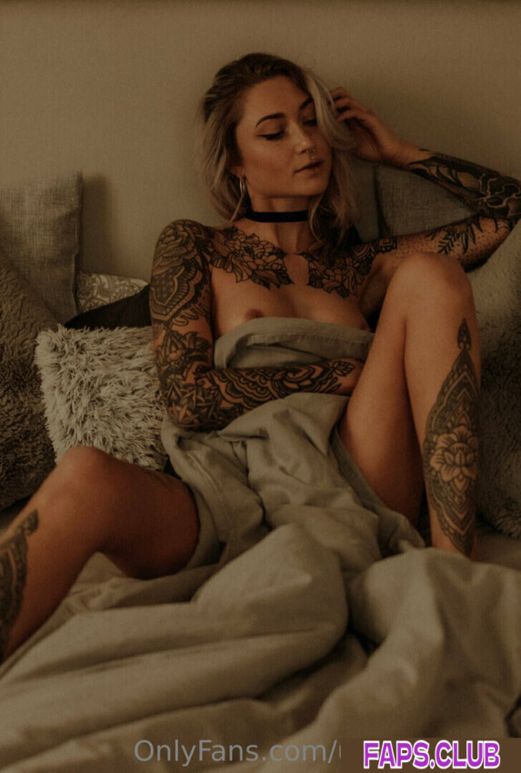 Sarahmeeeow nude leaks Photo #10