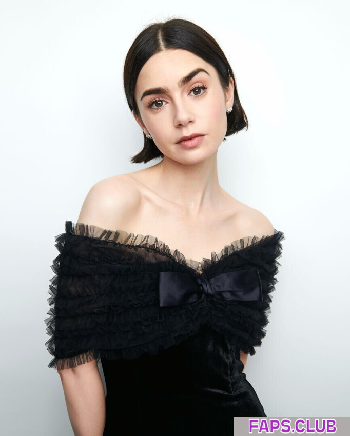Lily Collins nude leaks Photo #2