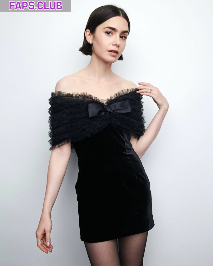 Lily Collins nude leaks Photo #3