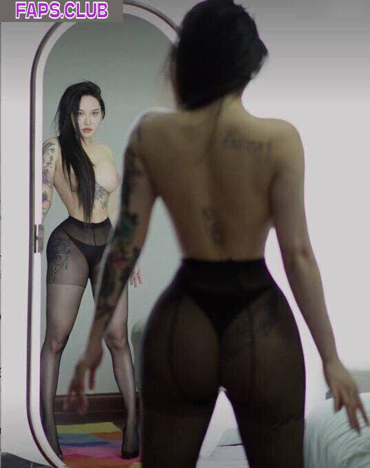 Hitomi Songyuxin nude leaks Photo #2