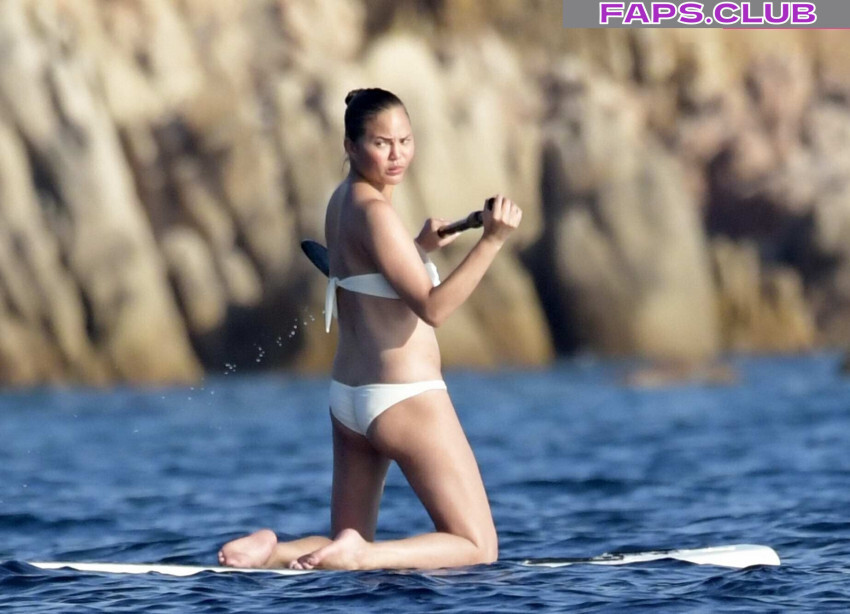 Chrissy Teigen nude leaks Photo #10
