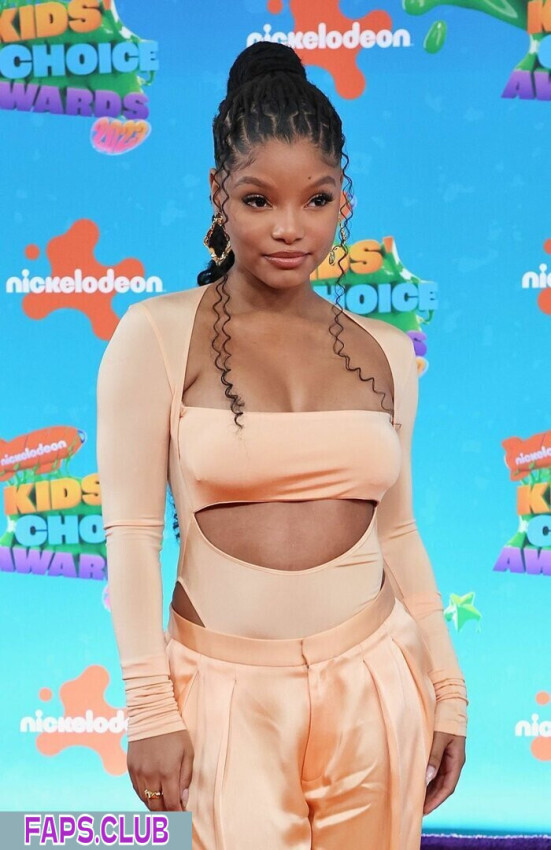 Halle Bailey photo #1800 - Faps