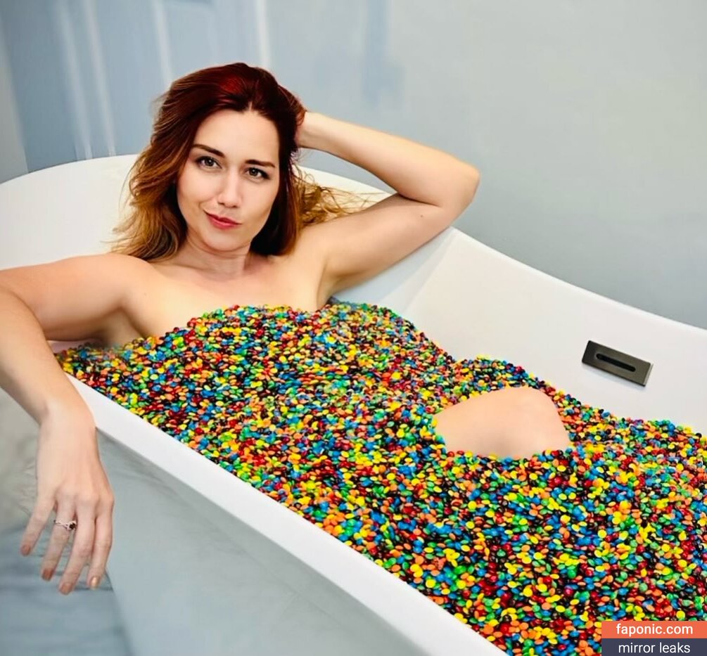 Elizabeth Zharoff leaked nude image 1