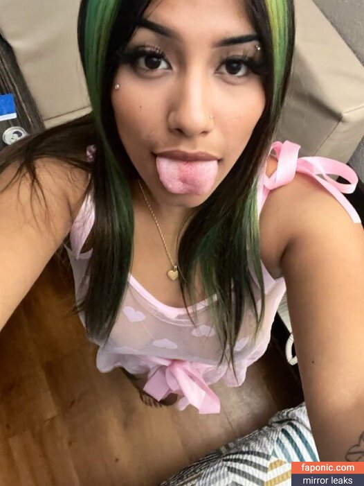 throatpiequeenn nude leaks Photo #11