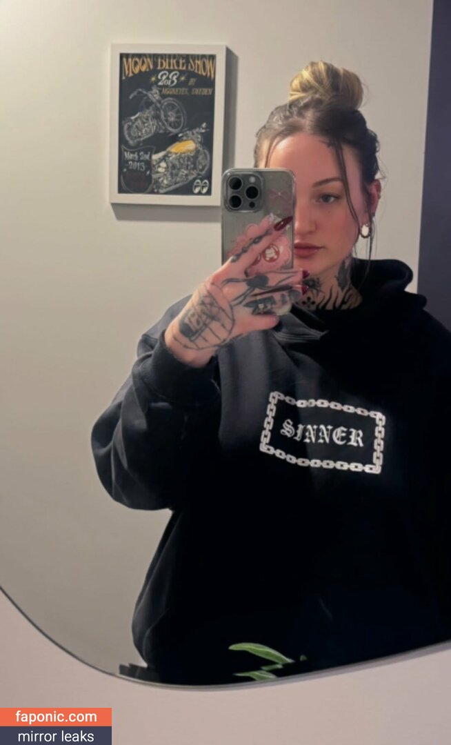Goth Queen nude leaks Photo #9