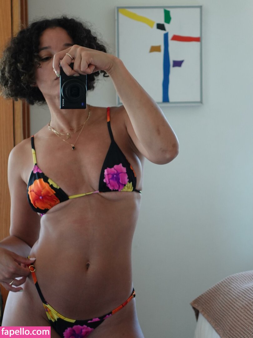 Alisha Wainwright nude leaks Photo #4