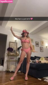 Ester Dobrik nude leaks Photo #9