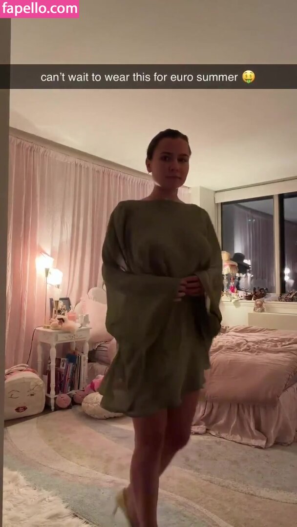 Ester Dobrik nude leaks Photo #1
