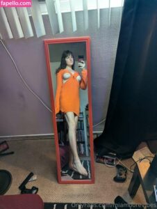 Mia Moore photo 12