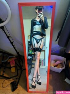 Mia Moore photo 15