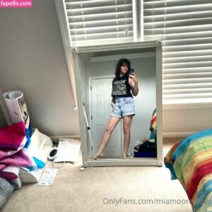 Mia Moore photo 35