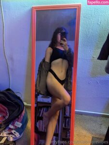 Mia Moore photo 36