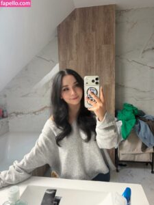 Miniloonaa nude leaks Photo #2