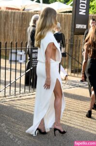 Rosie Huntington-Whiteley photo 1