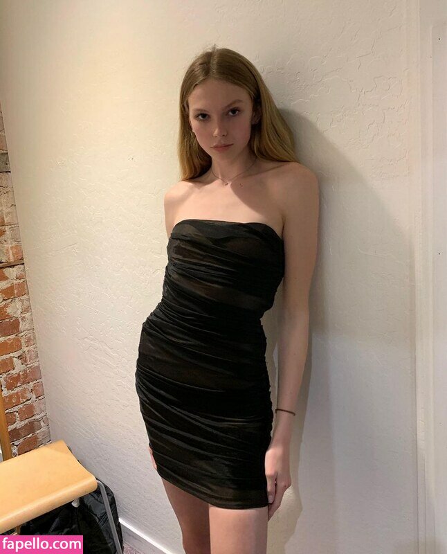 Alex Consani nude leaks Photo #11