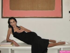Alexa Chung nude leaks Photo #2