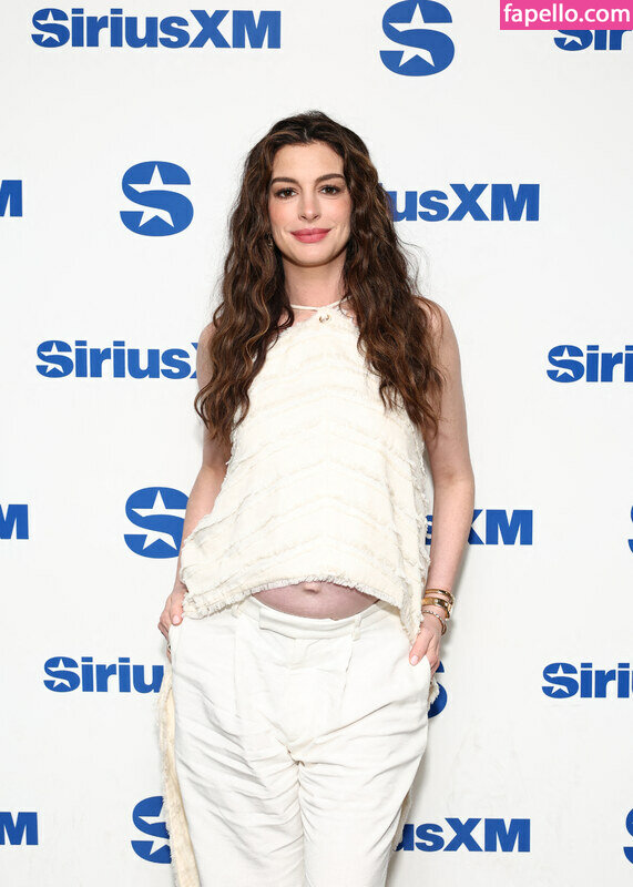 Anne Hathaway nude leaks Photo #1