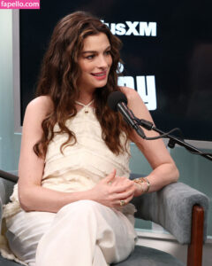 Anne Hathaway nude leaks Photo #3