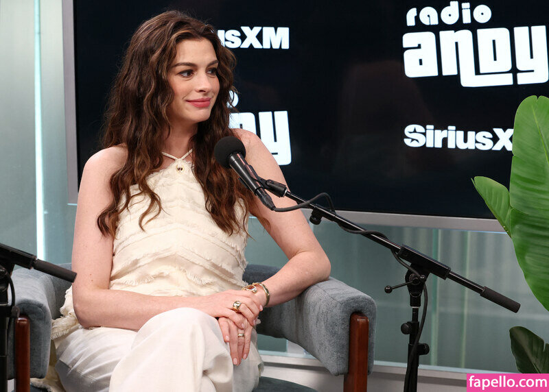 Anne Hathaway nude leaks Photo #8