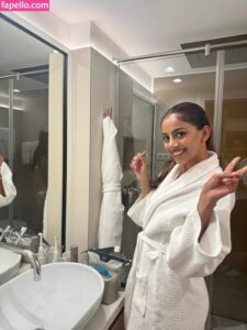 Banita Sandhu nude leaks Photo #6