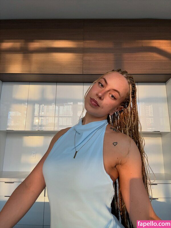 Dina Szekeres nude leaks Photo #1